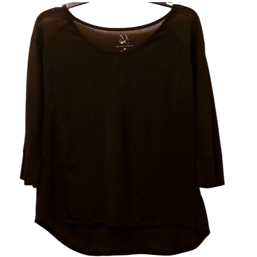 New York & Company Black Top M EUC Scooped Neck